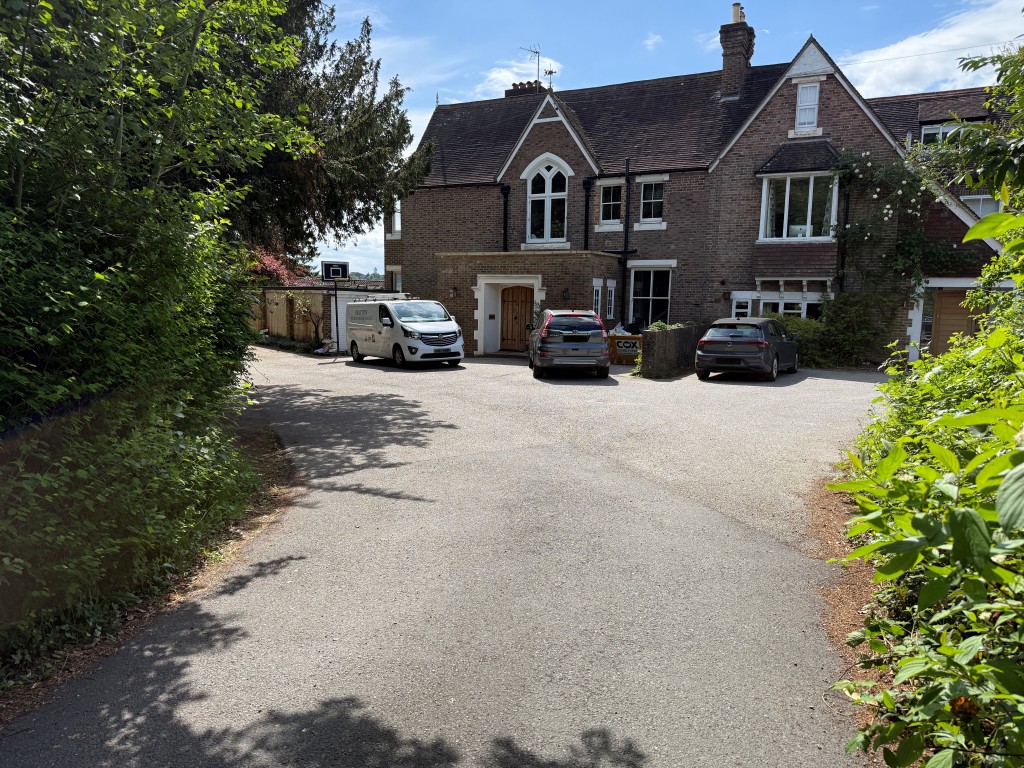 Lot: 20 - DRIVEWAY AND LAND WITH PARKING AND ACCESS - End of driveway with surrounding properties